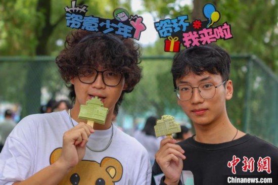 南京農(nóng)業(yè)大學(xué)開學(xué)第一課8578名新生獲贈(zèng)“文創(chuàng)”雪糕