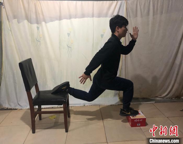 云南一高?！霸贫恕敝笇?dǎo)體育考生訓(xùn)練體能