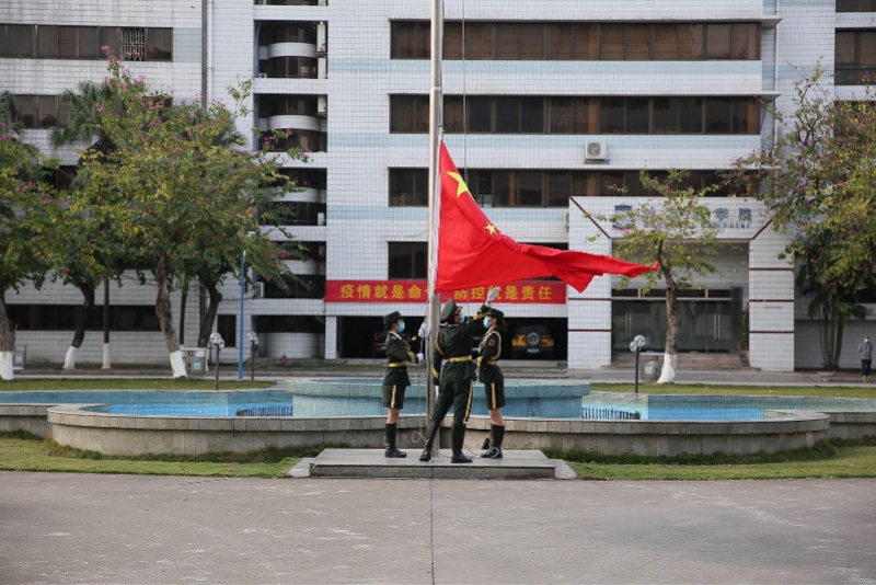 華南師范大學(xué)升旗儀式，云開學(xué)了！